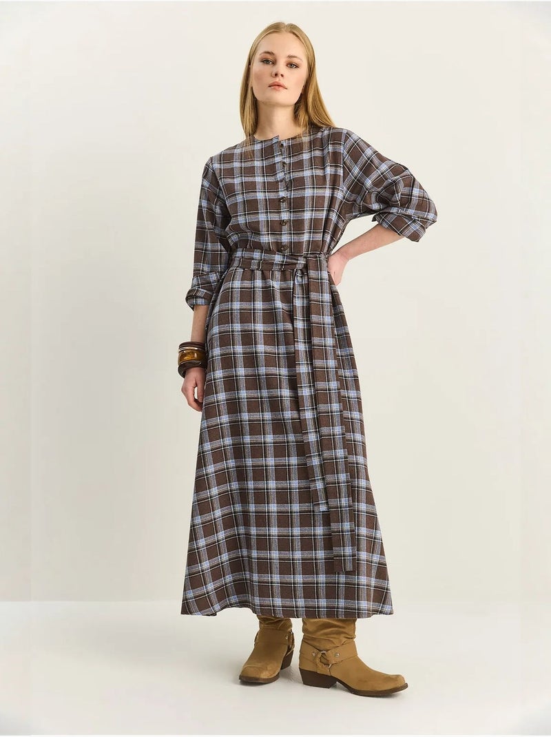 Vestido midi de cuadros con cinturón lucci Marrón - Kiabi