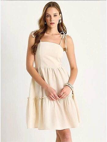 Vestido midi de cuello cuadrado con corte en a y detalle de ribete lucci