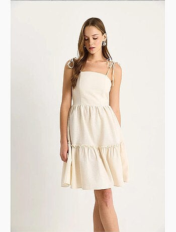 Vestido midi de cuello cuadrado con corte en a y detalle de ribete lucci