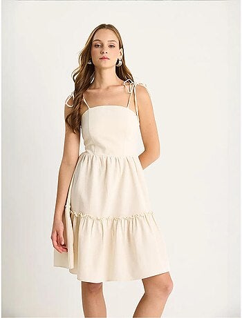 Vestido midi de cuello cuadrado con corte en a y detalle de ribete lucci