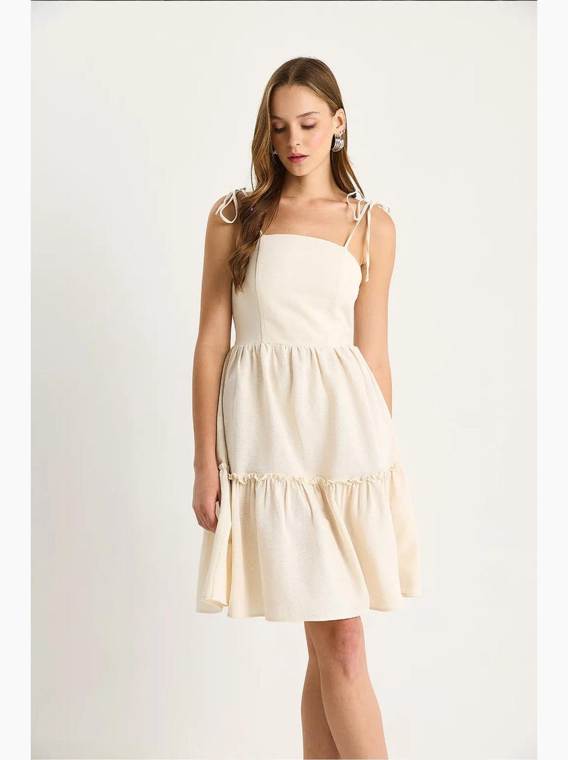 Vestido midi de cuello cuadrado con corte en a y detalle de ribete lucci Beige arcilla - Kiabi