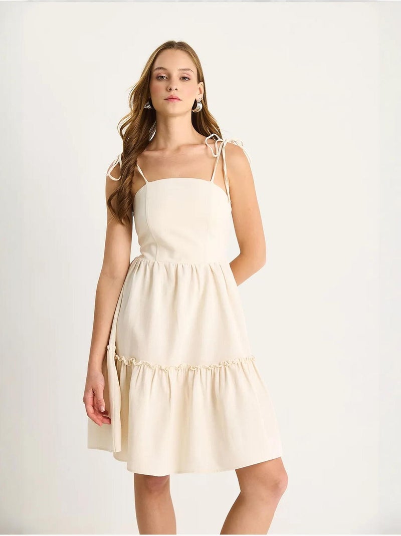 Vestido midi de cuello cuadrado con corte en a y detalle de ribete lucci Beige arcilla - Kiabi