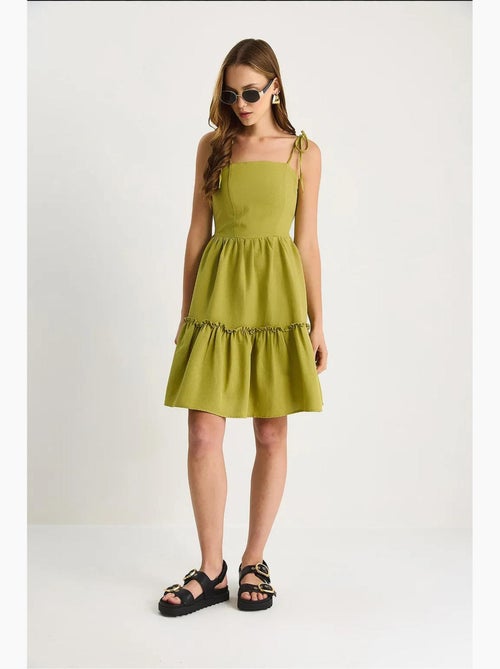 Vestido midi de cuello cuadrado con corte en a y detalle de ribete lucci - Kiabi Vestido midi de cuello cuadrado con corte en a y detalle de ribete lucci - Kiabi