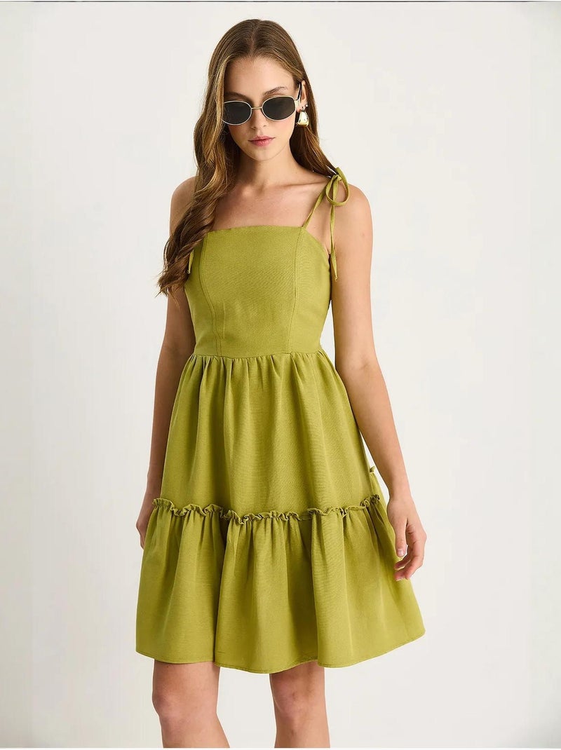 Vestido midi de cuello cuadrado con corte en a y detalle de ribete lucci Verde tilo - Kiabi