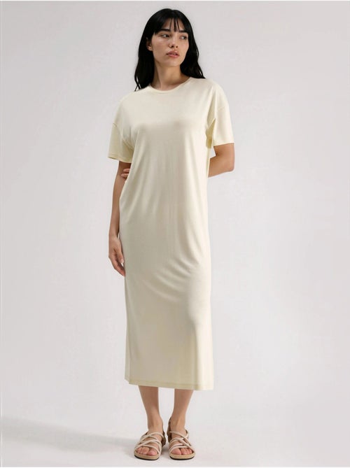 Vestido midi de cuello redondo acanalado busem - Kiabi Vestido midi de cuello redondo acanalado busem - Kiabi