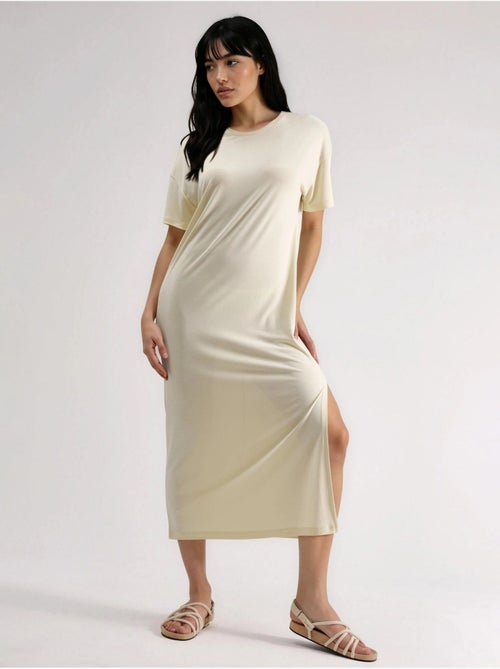 Vestido midi de cuello redondo acanalado busem - Kiabi Vestido midi de cuello redondo acanalado busem - Kiabi