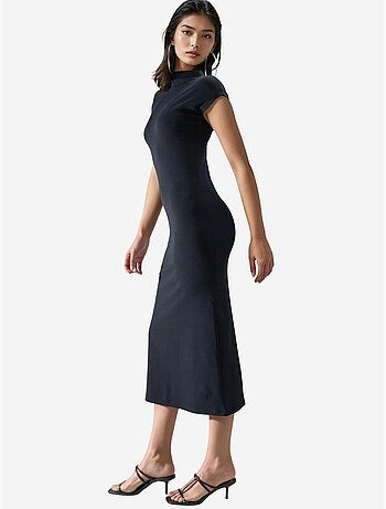 Vestido midi de cuello redondo y corte entallado con detalle elástico de busem