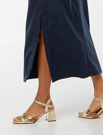 Vestido midi de efecto retorcido por delante