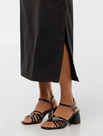 Vestido midi de efecto retorcido por delante