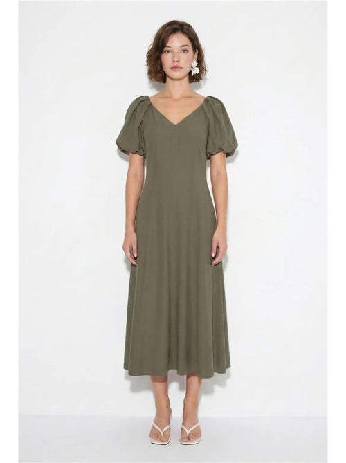 Vestido midi de línea a con escote en v y cremallera lucci - Kiabi Vestido midi de línea a con escote en v y cremallera lucci - Kiabi