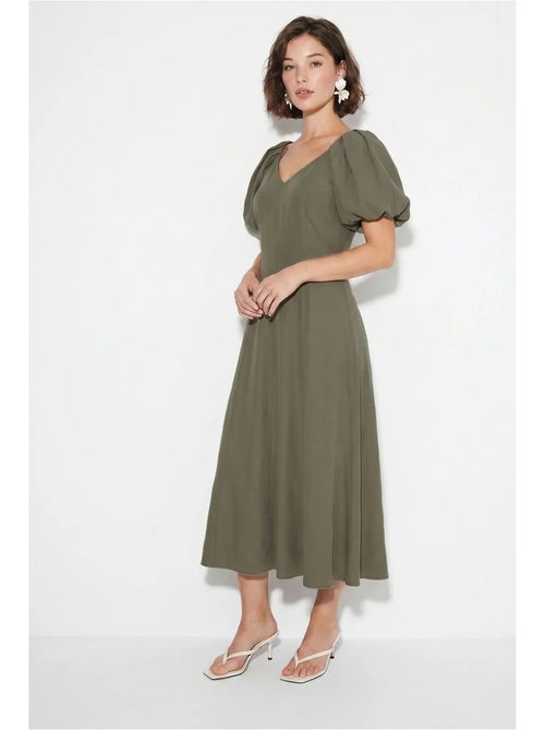 Vestido midi de línea a con escote en v y cremallera lucci - Kiabi Vestido midi de línea a con escote en v y cremallera lucci - Kiabi