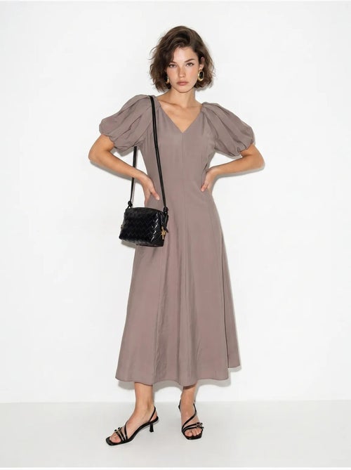 Vestido midi de línea a con escote en v y cremallera lucci - Kiabi Vestido midi de línea a con escote en v y cremallera lucci - Kiabi