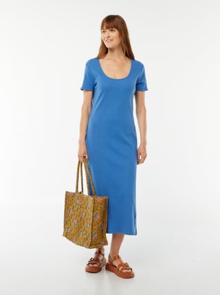Vestido midi de manga corta con abertura
