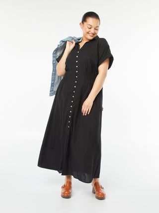 Vestido midi de manga corta con cuello camisero