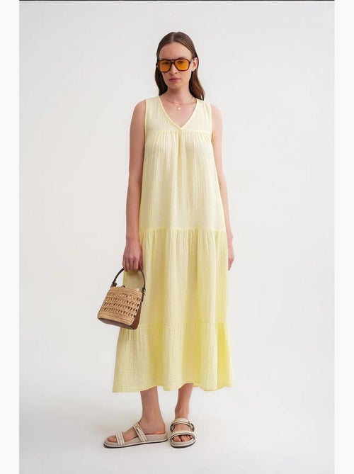 Vestido midi de muselina con cuello en v, sin mangas y bolsillos de mixray - Kiabi Vestido midi de muselina con cuello en v, sin mangas y bolsillos de mixray - Kiabi