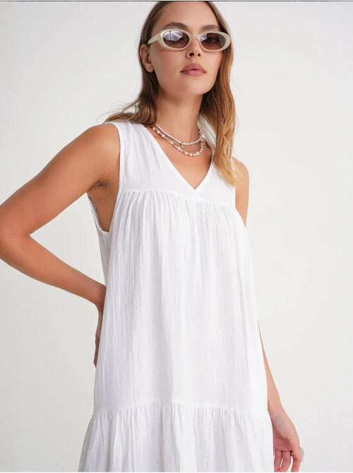 Vestido midi de muselina con cuello en v, sin mangas y bolsillos de mixray - Kiabi Vestido midi de muselina con cuello en v, sin mangas y bolsillos de mixray - Kiabi