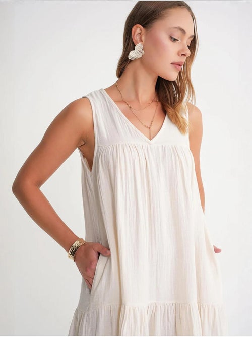 Vestido midi de muselina con cuello en v, sin mangas y bolsillos de mixray - Kiabi Vestido midi de muselina con cuello en v, sin mangas y bolsillos de mixray - Kiabi