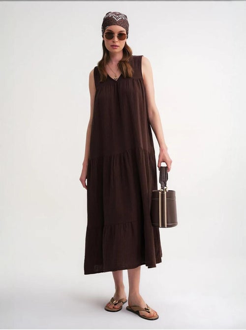 Vestido midi de muselina con cuello en v, sin mangas y bolsillos de mixray - Kiabi Vestido midi de muselina con cuello en v, sin mangas y bolsillos de mixray - Kiabi