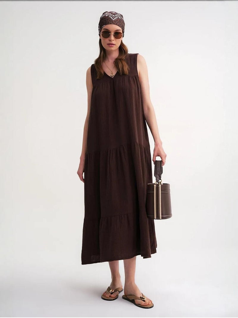 Vestido midi de muselina con cuello en v, sin mangas y bolsillos de mixray Marrón oscuro - Kiabi