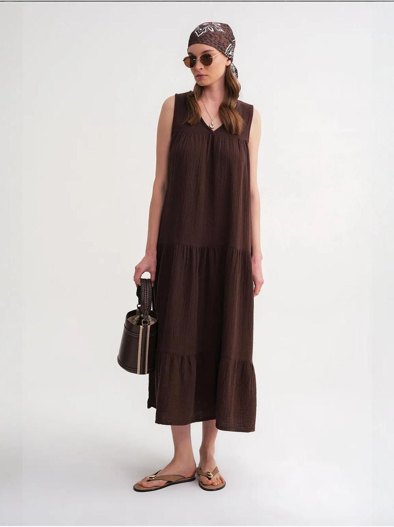 Vestido midi de muselina con cuello en v, sin mangas y bolsillos de mixray Marrón oscuro - Kiabi