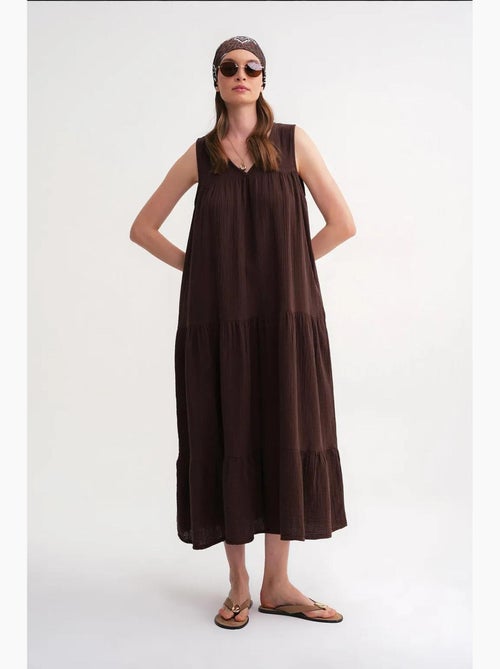 Vestido midi de muselina con cuello en v, sin mangas y bolsillos de mixray - Kiabi Vestido midi de muselina con cuello en v, sin mangas y bolsillos de mixray - Kiabi
