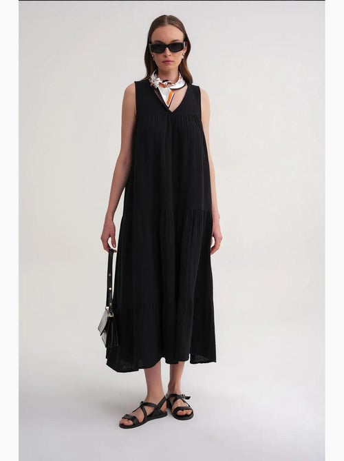 Vestido midi de muselina con cuello en v, sin mangas y bolsillos de mixray - Kiabi Vestido midi de muselina con cuello en v, sin mangas y bolsillos de mixray - Kiabi