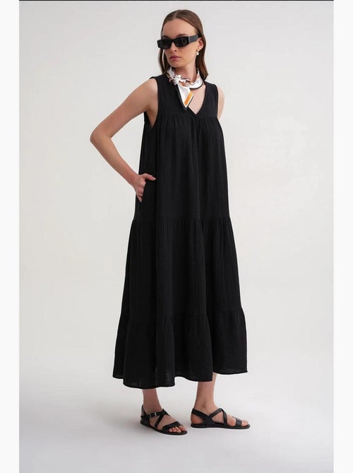 Vestido midi de muselina con cuello en v, sin mangas y bolsillos de mixray - Kiabi Vestido midi de muselina con cuello en v, sin mangas y bolsillos de mixray - Kiabi