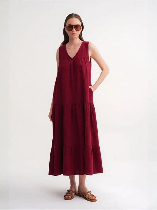 Vestido midi de muselina con cuello en v, sin mangas y bolsillos de mixray - Kiabi Vestido midi de muselina con cuello en v, sin mangas y bolsillos de mixray - Kiabi