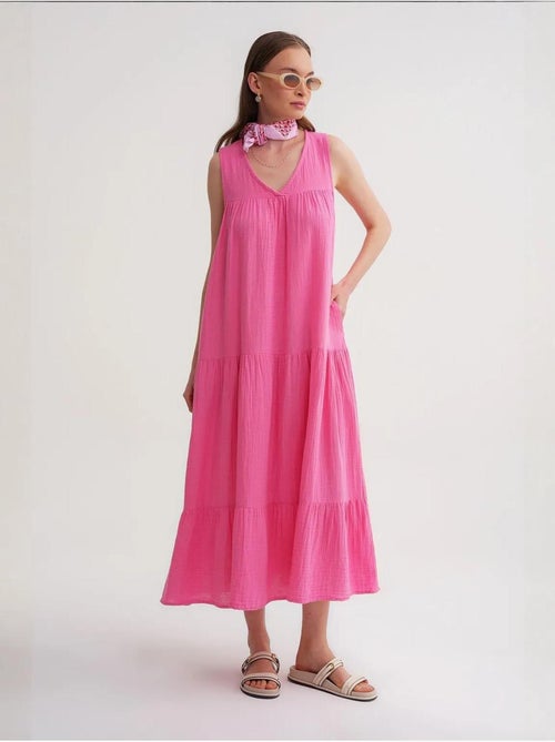 Vestido midi de muselina con cuello en v, sin mangas y bolsillos de mixray - Kiabi Vestido midi de muselina con cuello en v, sin mangas y bolsillos de mixray - Kiabi