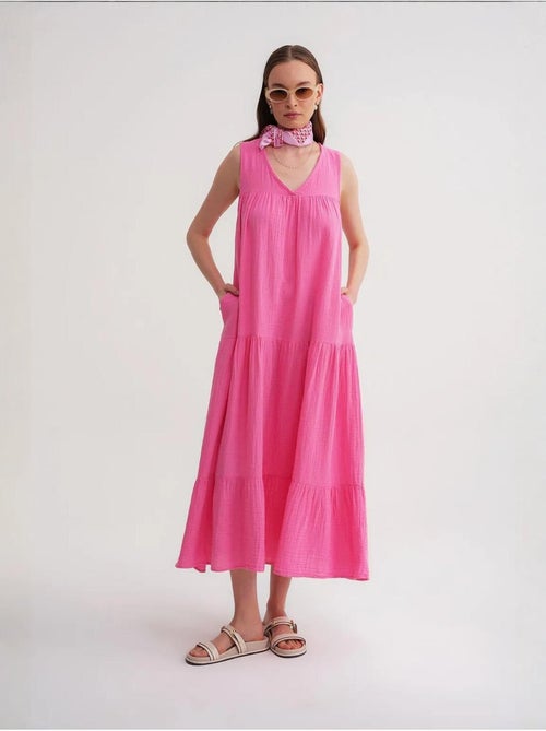 Vestido midi de muselina con cuello en v, sin mangas y bolsillos de mixray - Kiabi Vestido midi de muselina con cuello en v, sin mangas y bolsillos de mixray - Kiabi