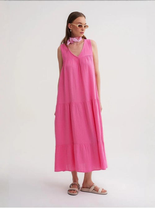Vestido midi de muselina con cuello en v, sin mangas y bolsillos de mixray - Kiabi Vestido midi de muselina con cuello en v, sin mangas y bolsillos de mixray - Kiabi