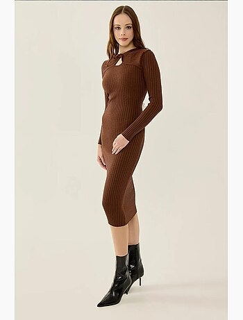 Vestido midi de punto acanalado con cuello gargantilla hiccup