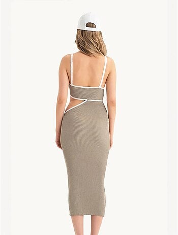 Vestido midi de un solo hombro con corte lateral