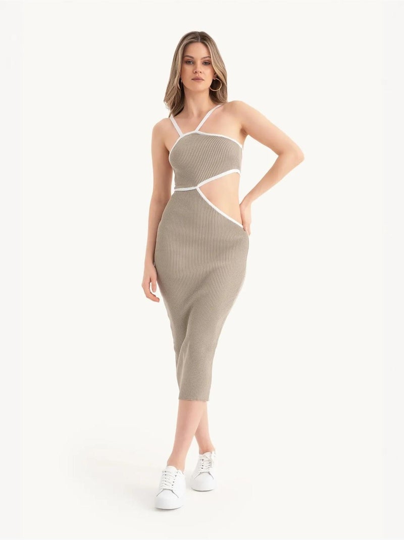 Vestido midi de un solo hombro con corte lateral Beige natural - Kiabi