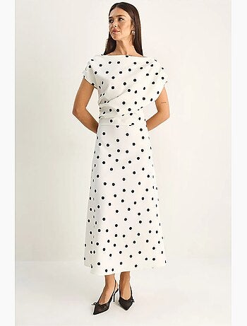 Vestido midi entallado de lunares lucci