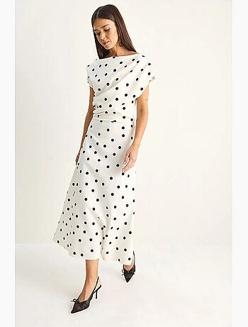 Vestido midi entallado de lunares lucci