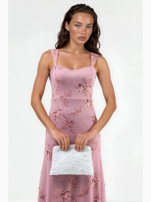Vestido midi floral con cuello de corazón hiccup - Kiabi Vestido midi floral con cuello de corazón hiccup - Kiabi