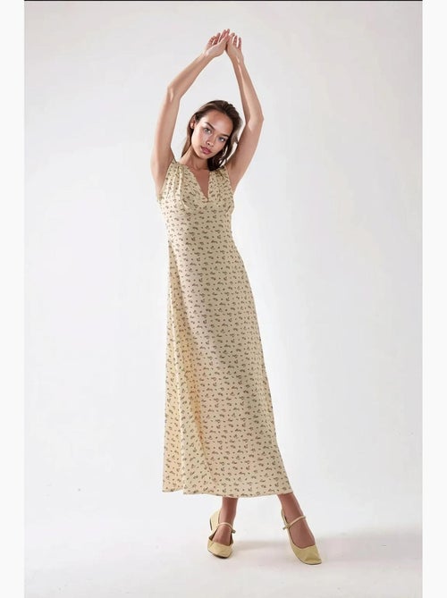 Vestido midi floral con cuello en v hiccup - Kiabi Vestido midi floral con cuello en v hiccup - Kiabi