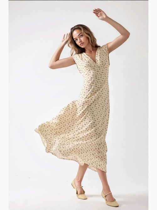 Vestido midi floral con cuello en v hiccup - Kiabi Vestido midi floral con cuello en v hiccup - Kiabi
