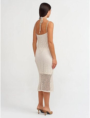Vestido midi halter texturizado con cut-out