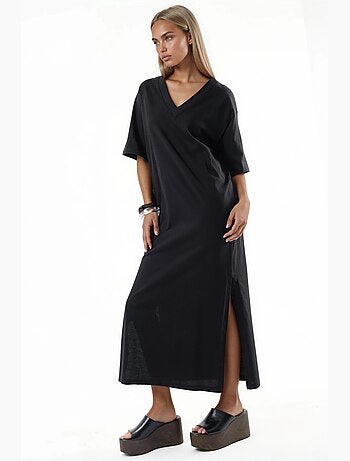 Vestido midi holgado con cuello de pico busem