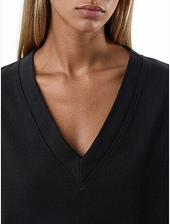 Vestido midi holgado con cuello de pico busem