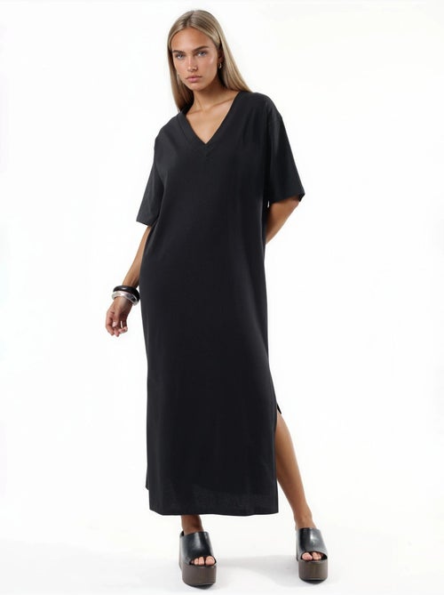 Vestido midi holgado con cuello de pico busem - Kiabi Vestido midi holgado con cuello de pico busem - Kiabi