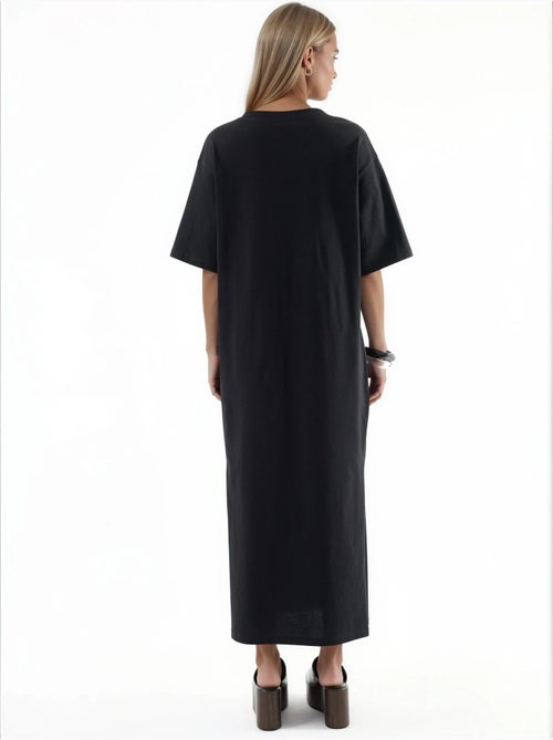 Vestido midi holgado con cuello de pico busem - Kiabi Vestido midi holgado con cuello de pico busem - Kiabi