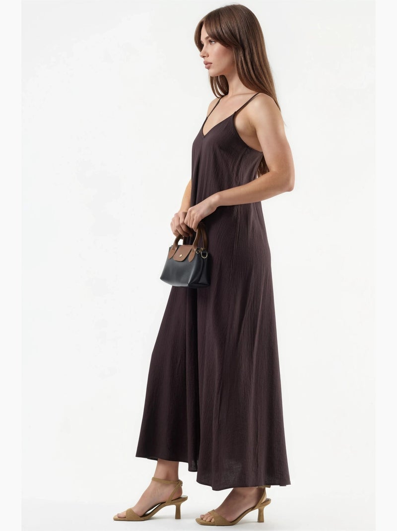 Vestido midi lencero con cuello en v busem Marrón chocolate - Kiabi
