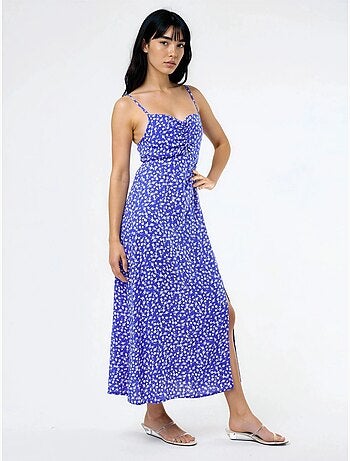 Vestido midi lencero floral con cuello de corazón busem