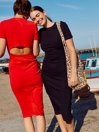 Vestido midi liso abierto en la parte trasera