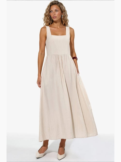 Vestido midi liso con cuello cuadrado busem - Kiabi Vestido midi liso con cuello cuadrado busem - Kiabi