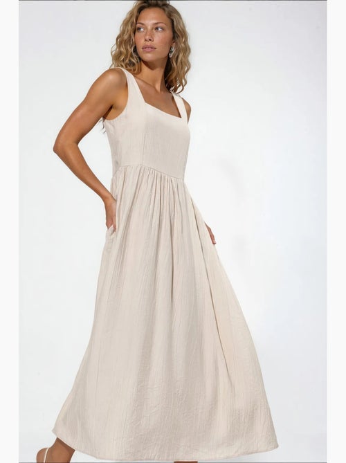 Vestido midi liso con cuello cuadrado busem - Kiabi Vestido midi liso con cuello cuadrado busem - Kiabi