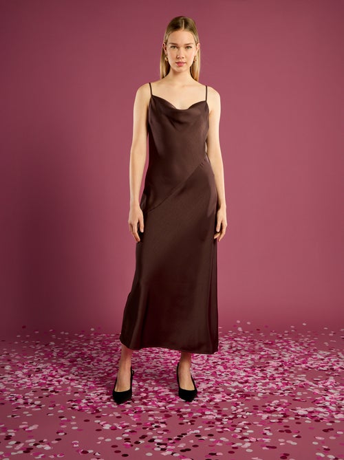 Vestido midi satinado liso corte largo y espalda descubierta - Kiabi